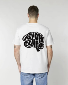 Weißes T-Shirt mit aufgedrucktem PsychOlympia-Logo auf dem Rücken